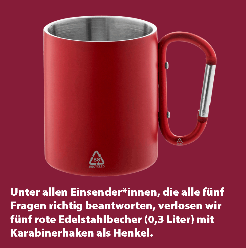Unter allen Einsender*innen, die alle 5 Fragen richtig beantworten, verlosen wir 5 rote Edelstahlbecher mit Karabinerhaken als Henkel.