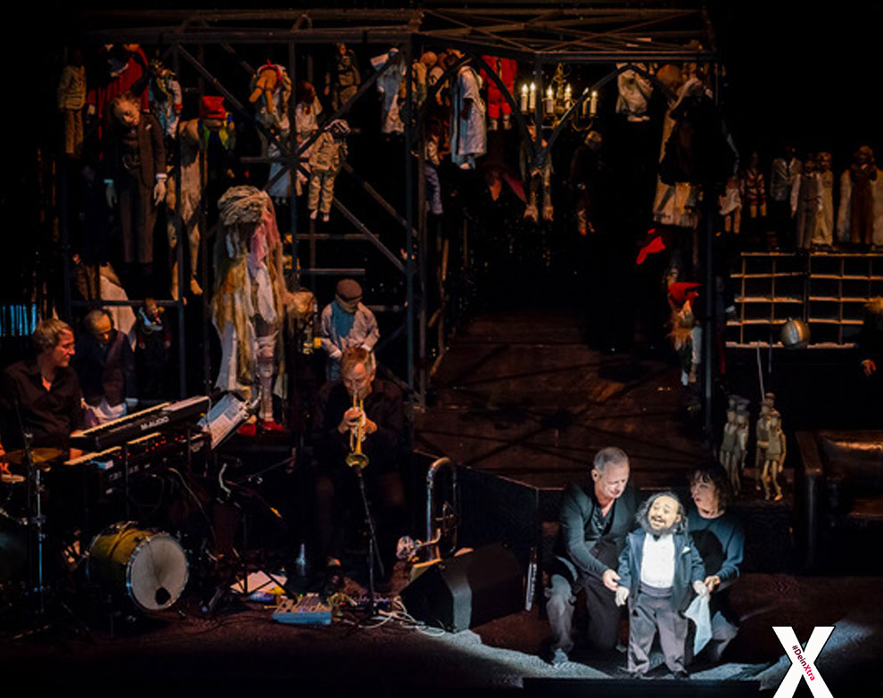 #DeinXtra Bild zeigt einen Ausschnitt aus dem Stück Brechts Gespenster. © Copyright: Jörg Brüggemann