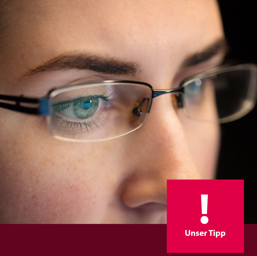 © Adobe Stock: Syda Productions Bild zeigt einen Gesichtsausschnitt mit Brille und unser Signet